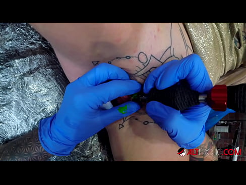 ❤️ Extremadamente tatuado hottie Sully Savage consiguió un tatuaje en su clítoris ☑ Super porno en es.bestsexporno.ru ❌️❤️❤️❤️❤️❤️❤️❤️